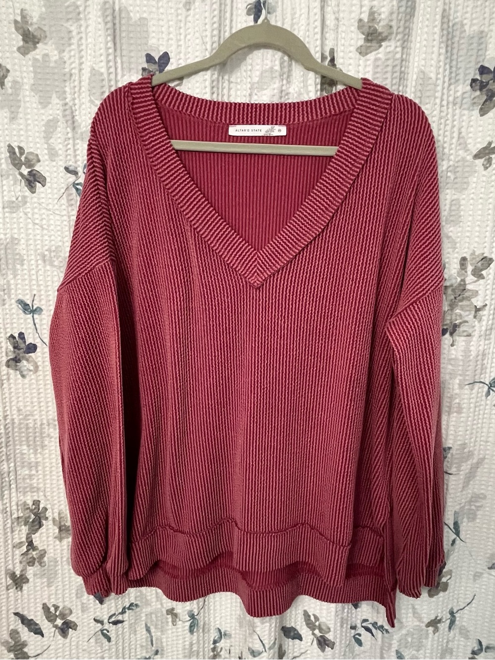 Altar'd State Ribbed V-Neck Oversized Sweater in a deep rose. Women’s size med